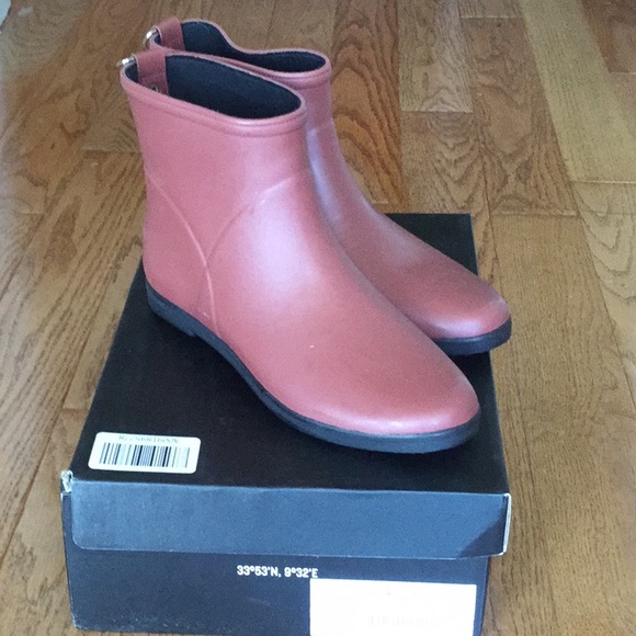 minimalist rain boots